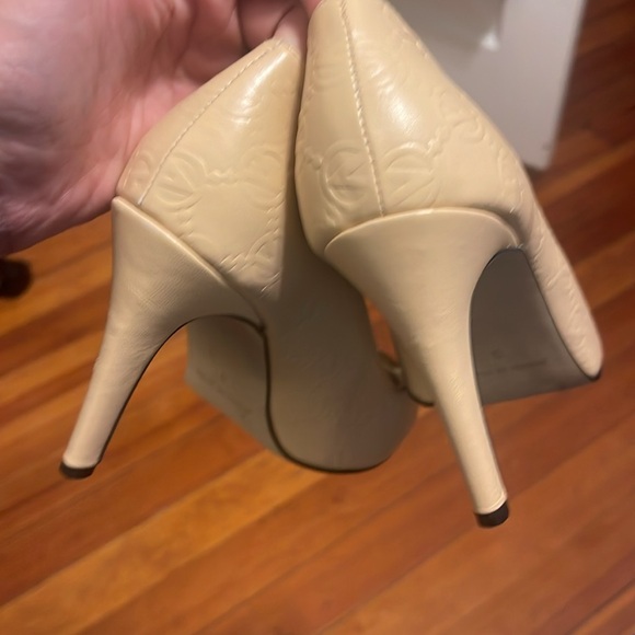 Valentino Cream Heels with Gold Accent - Picture 5 of 8